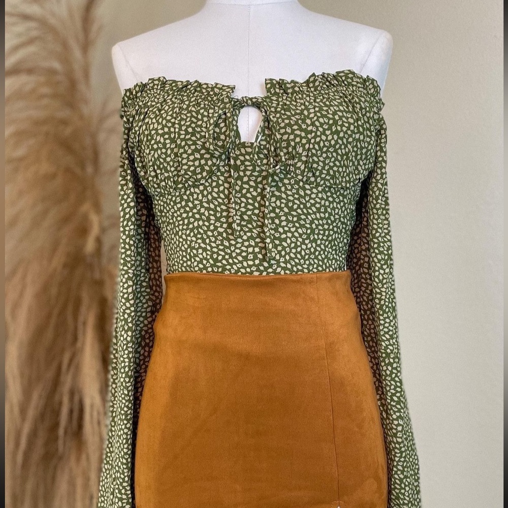 Green Print Smocked Going out Top, Medium NWOT